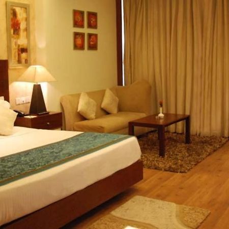 The Victoria Grand Hotel & Spa Касаули Екстериор снимка