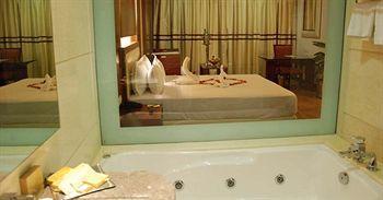 The Victoria Grand Hotel & Spa Касаули Екстериор снимка