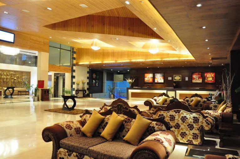 The Victoria Grand Hotel & Spa Касаули Екстериор снимка